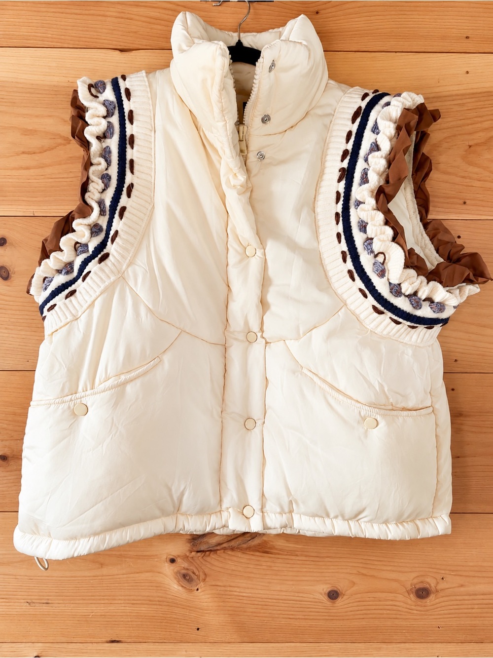 Heyson detailed puffer vest ivory